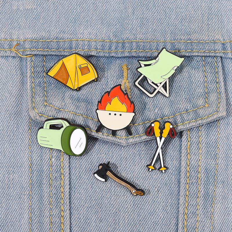 Trekking Poles - Pergi Berkemah Pin Enamel Kustom Tenda